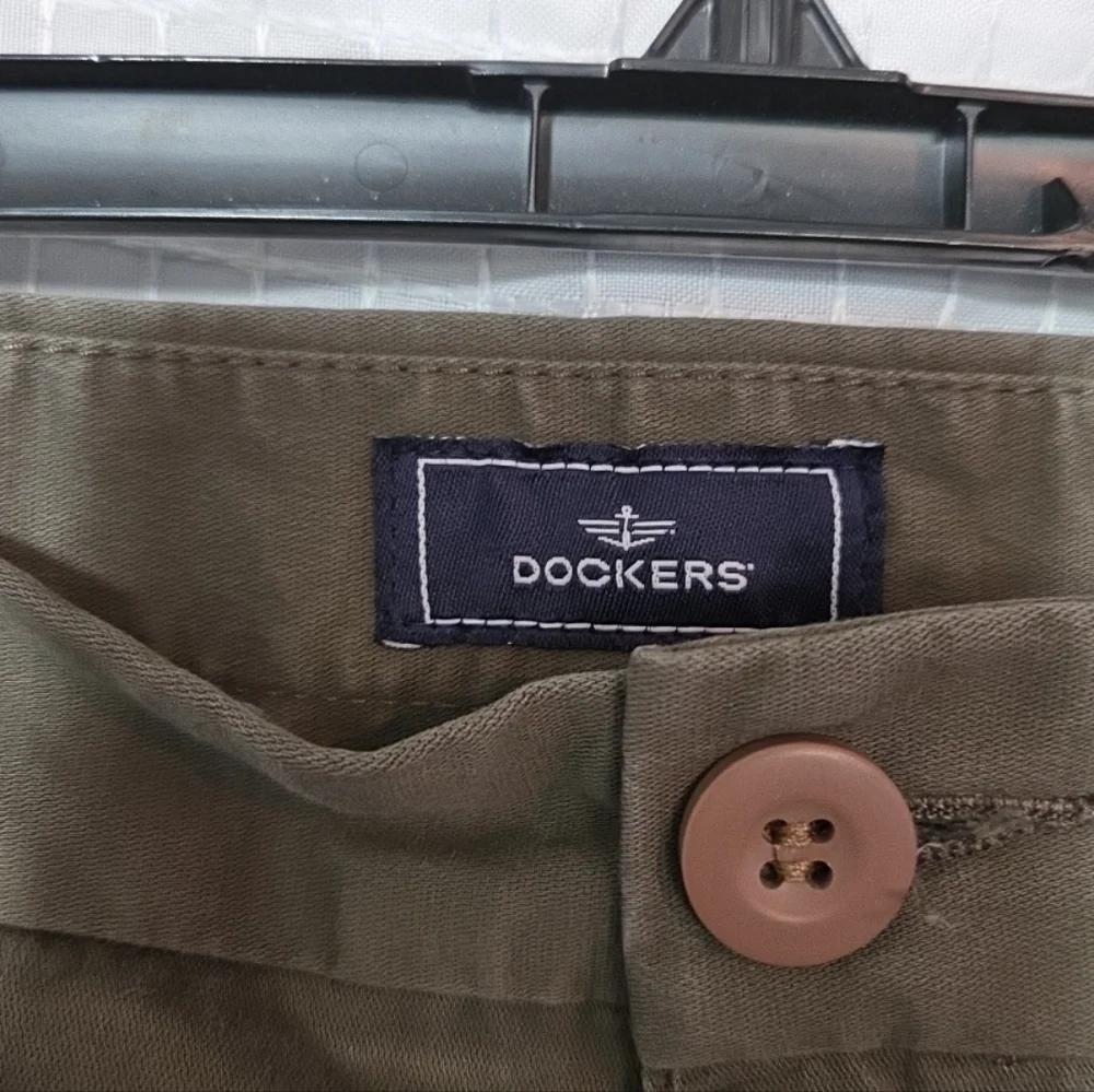 Dockers Chino Khaki Pants Size 40/32 Flat Front Relaxed
